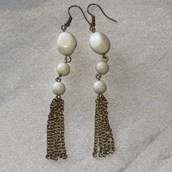 Vintage Off White Bead & Gold Chain Fringe Dangle Earrings - Picture 2 of 8